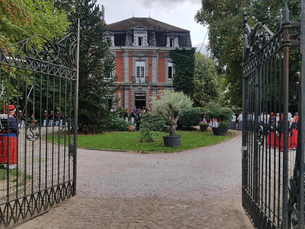 Chateau Lambert Moulinsart Hotel, Shuttle Airport, Long Term Parking, Snooker, Large Terrasse, Dinner, Breakfast Charleroi Exteriör bild