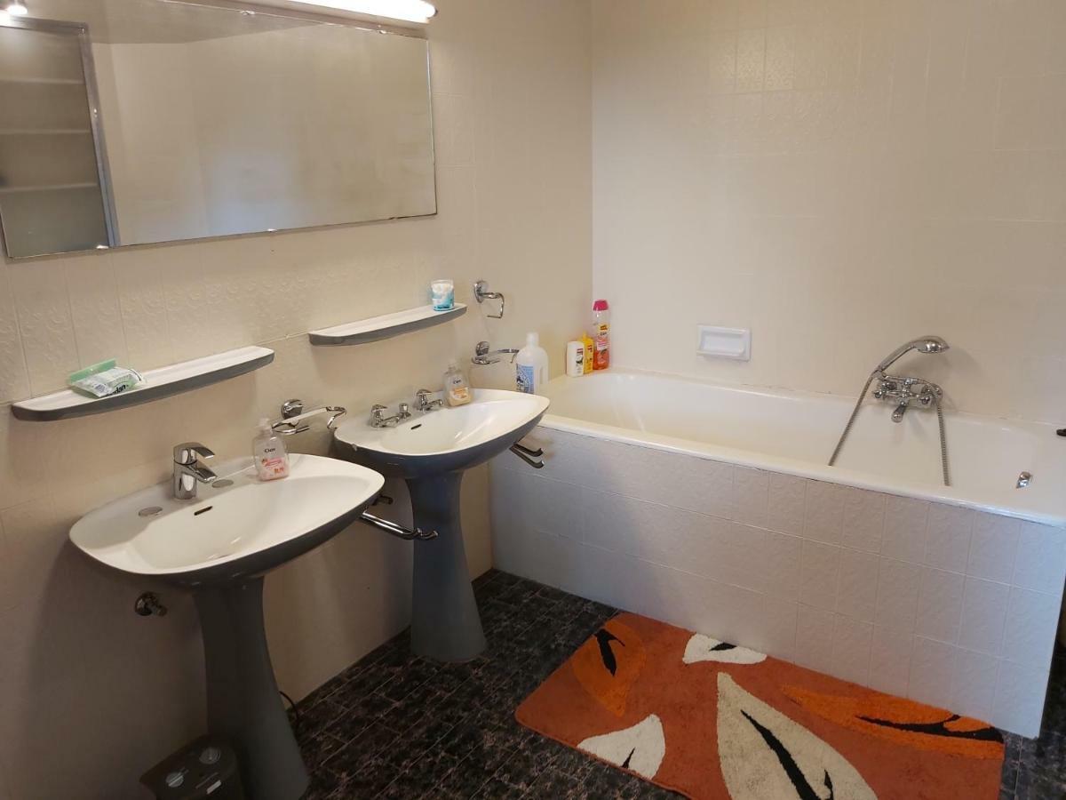 Chateau Lambert Moulinsart Hotel, Shuttle Airport, Long Term Parking, Snooker, Large Terrasse, Dinner, Breakfast Charleroi Exteriör bild